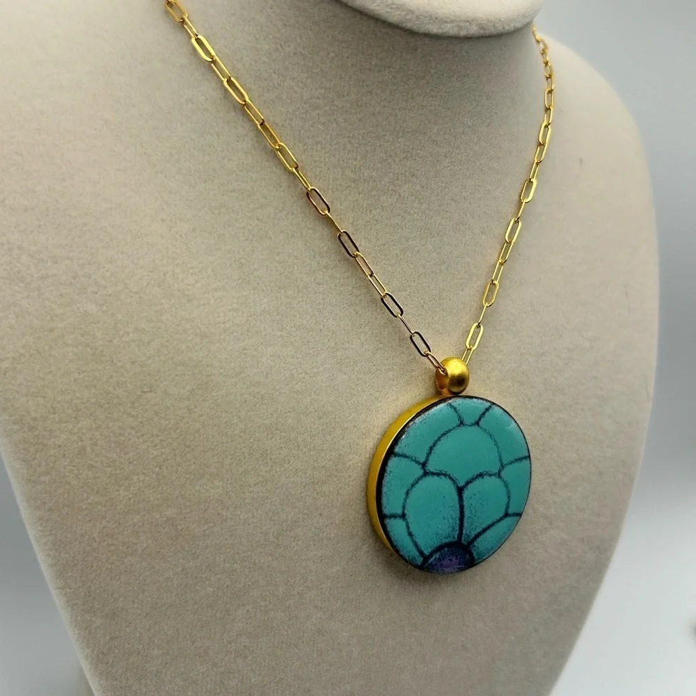 LeighElena Artisan Turquoise Tone Magnetic Pendant Necklace Oval Link Gold-tone